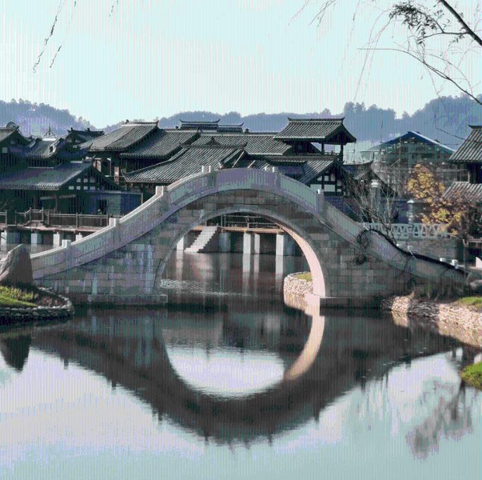 奔跑在理想的路上, 回头有一路的故事, 低头有坚定的步伐, 抬头有光明的远方。怎么评论?-当代广西网